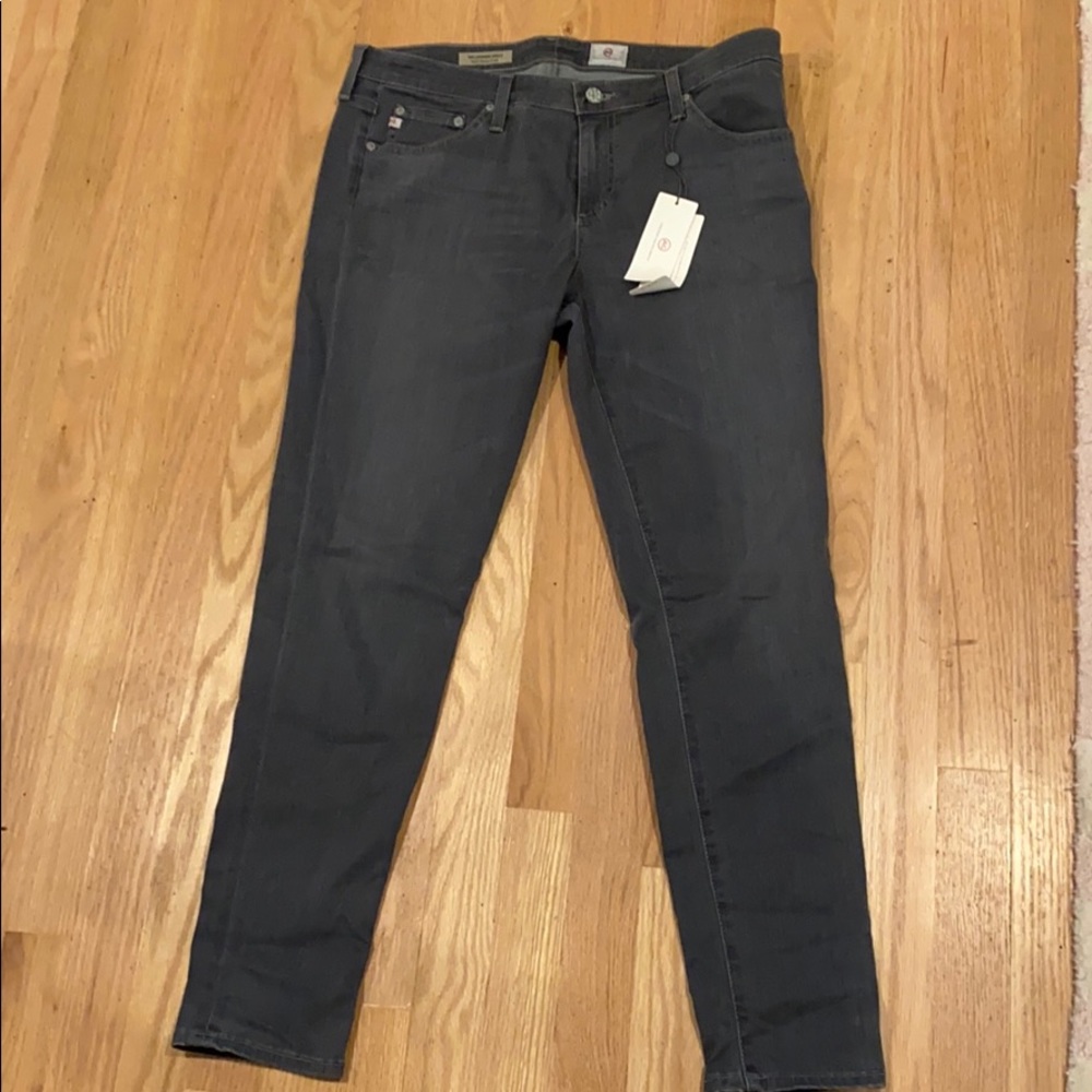 NWT AG Jeans, grey legging, size 32R (12-14)